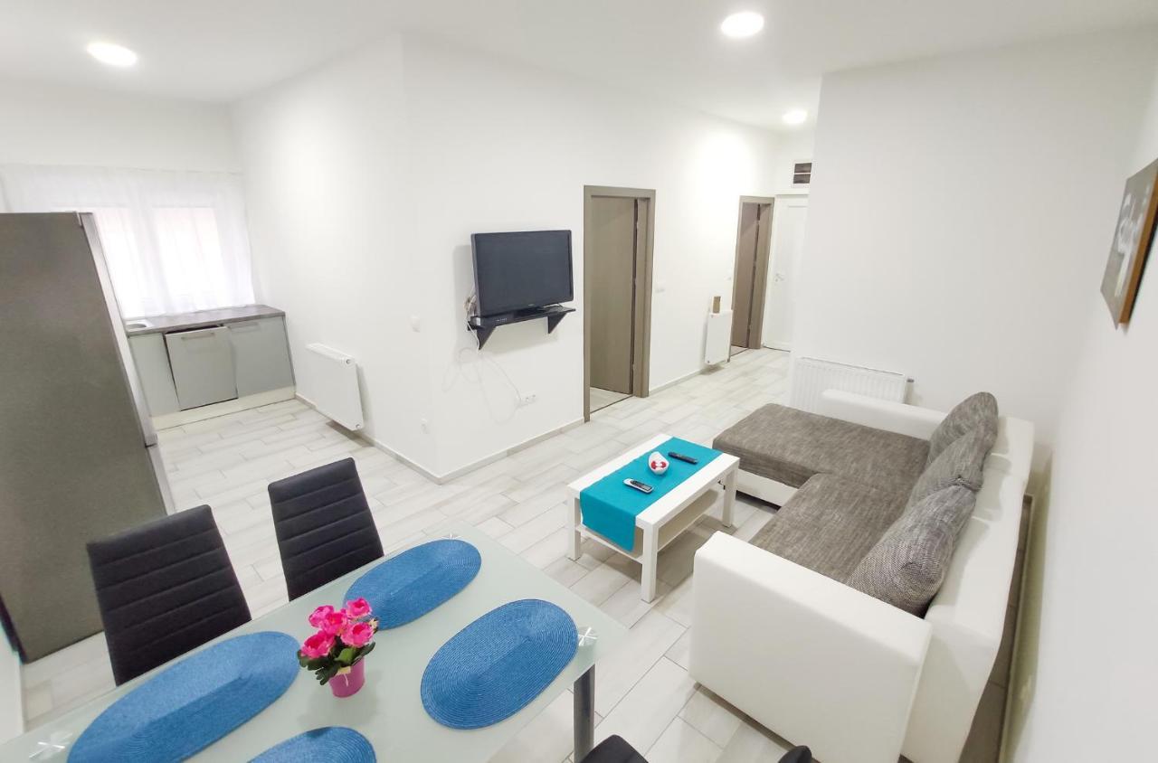 Trika Apartman Sarvar Exterior photo