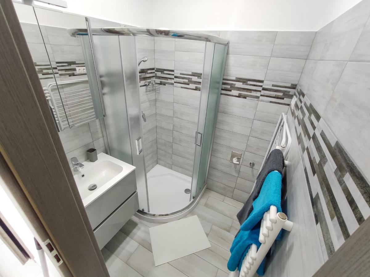 Trika Apartman Sarvar Exterior photo