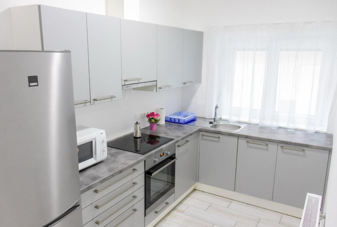 Trika Apartman Sarvar Exterior photo
