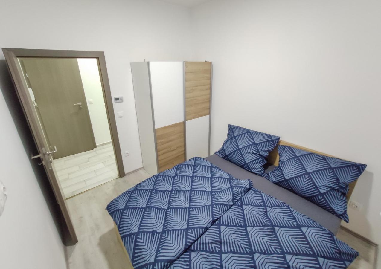 Trika Apartman Sarvar Exterior photo