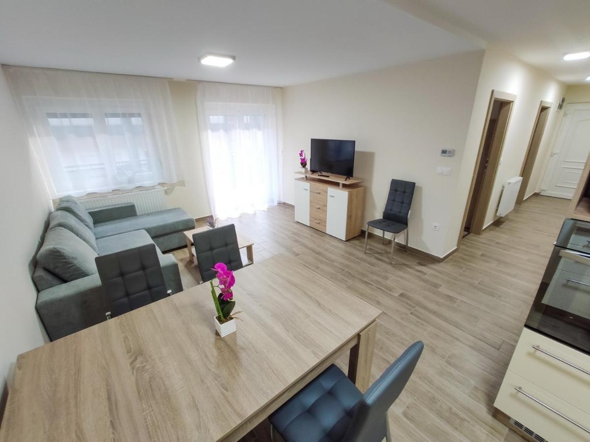 Trika Apartman Sarvar Exterior photo