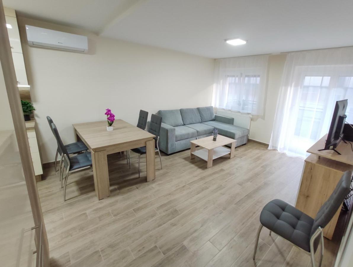 Trika Apartman Sarvar Exterior photo