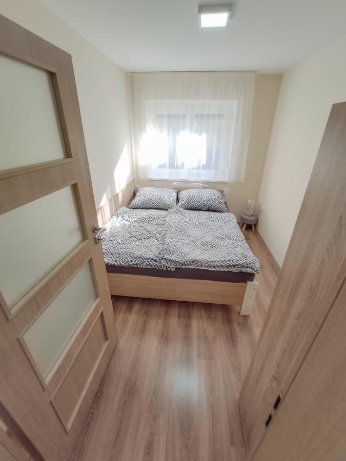 Trika Apartman Sarvar Exterior photo