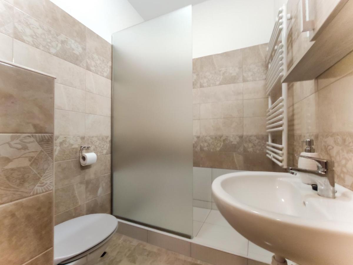 Trika Apartman Sarvar Exterior photo