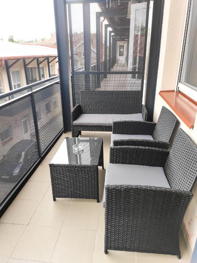 Trika Apartman Sarvar Exterior photo