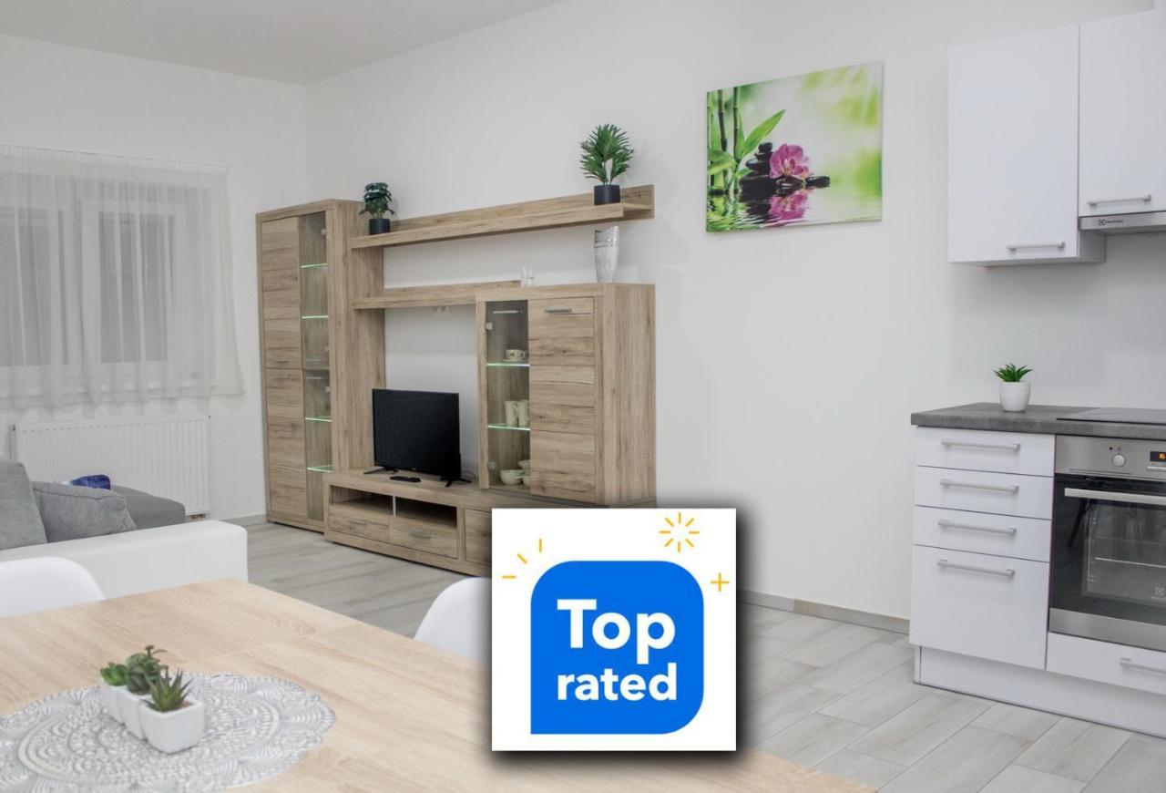 Trika Apartman Sarvar Exterior photo