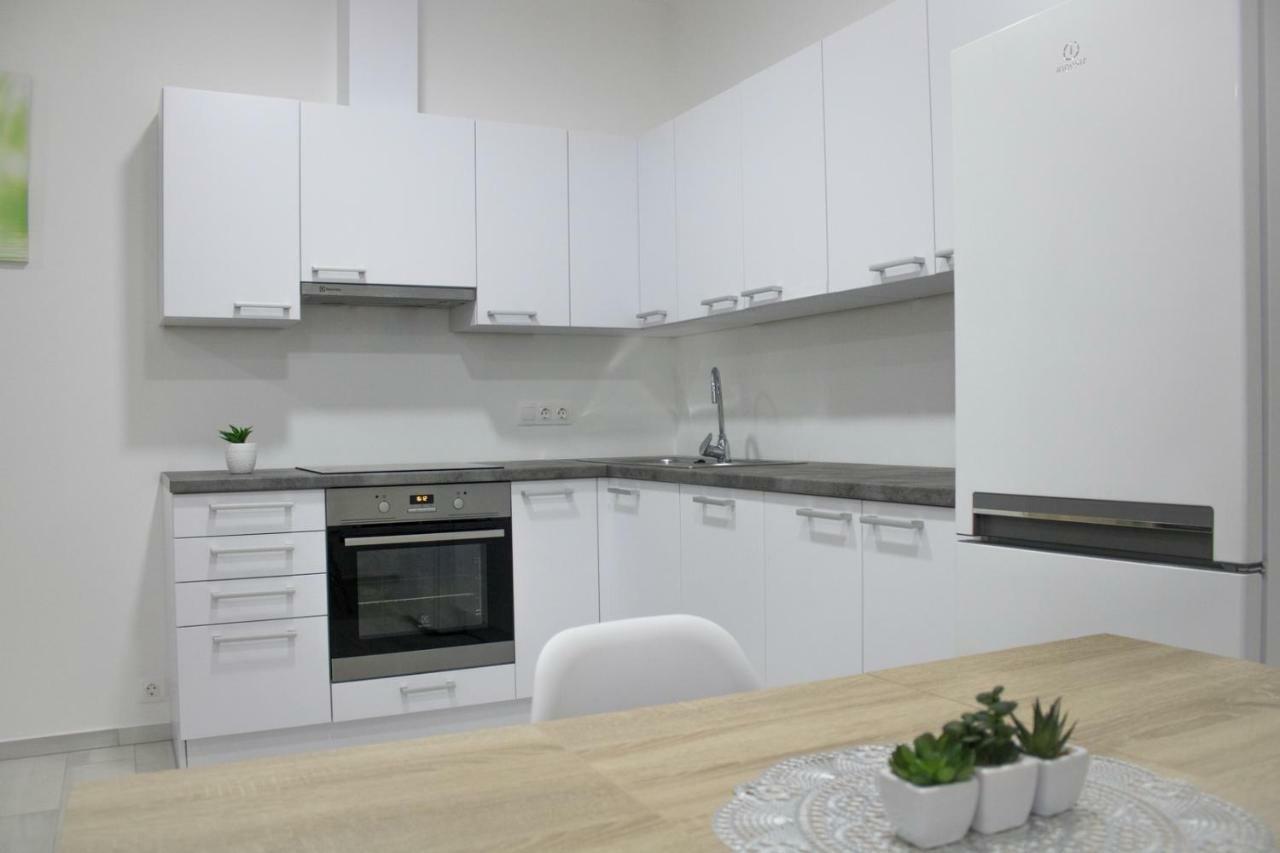 Trika Apartman Sarvar Exterior photo